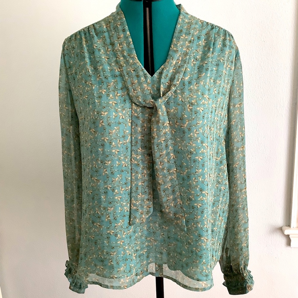 Pleione Blouse NWT Delicate floral V-neck 2 layer